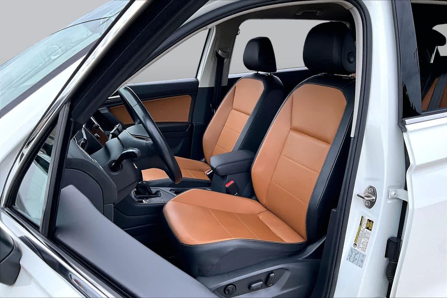 Used 2018 Pure White Volkswagen SE image 8