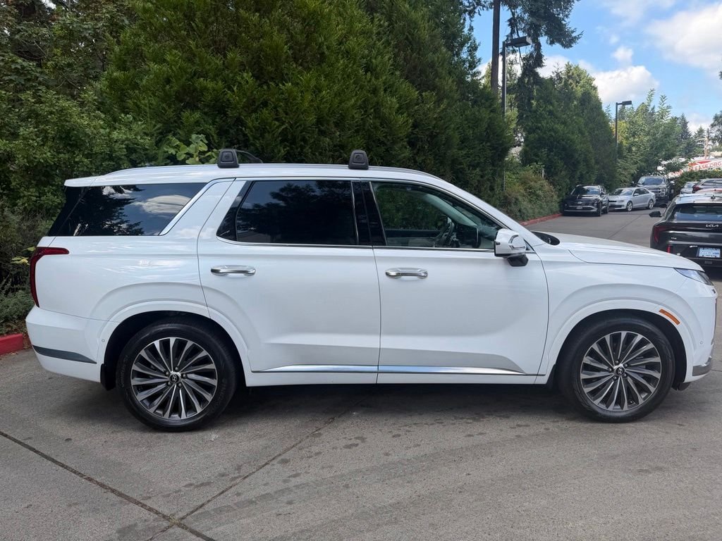 Used 2024 Hyper White Hyundai Calligraphy image 2