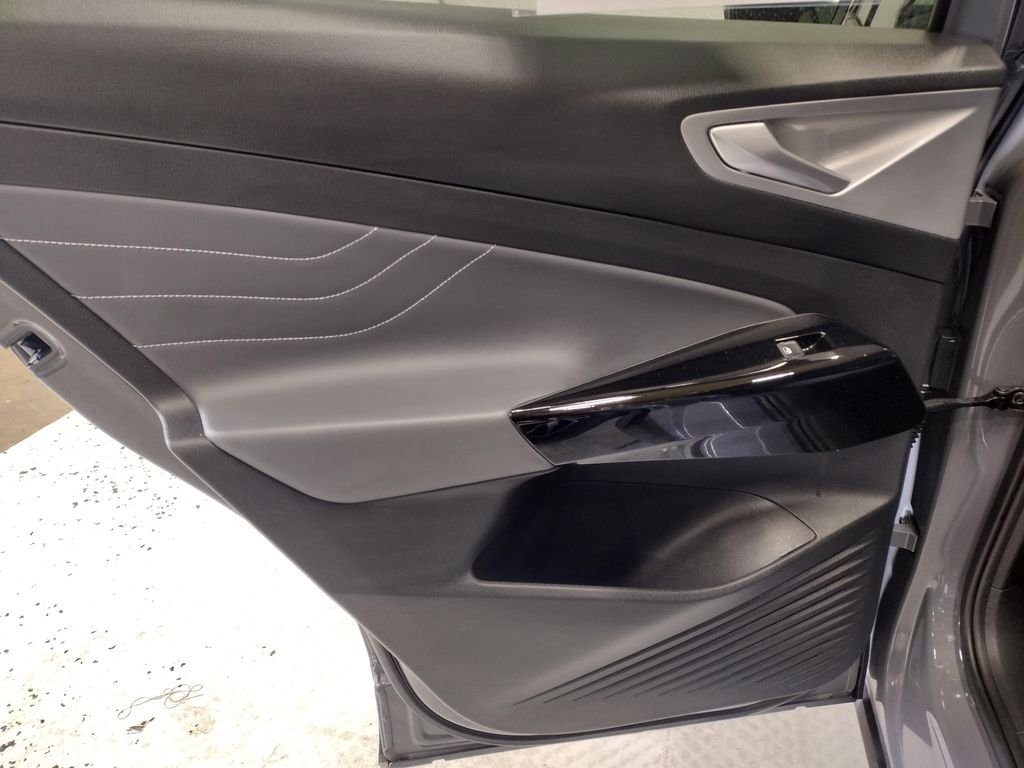 Used 2023 Black Volkswagen Pro S image 33