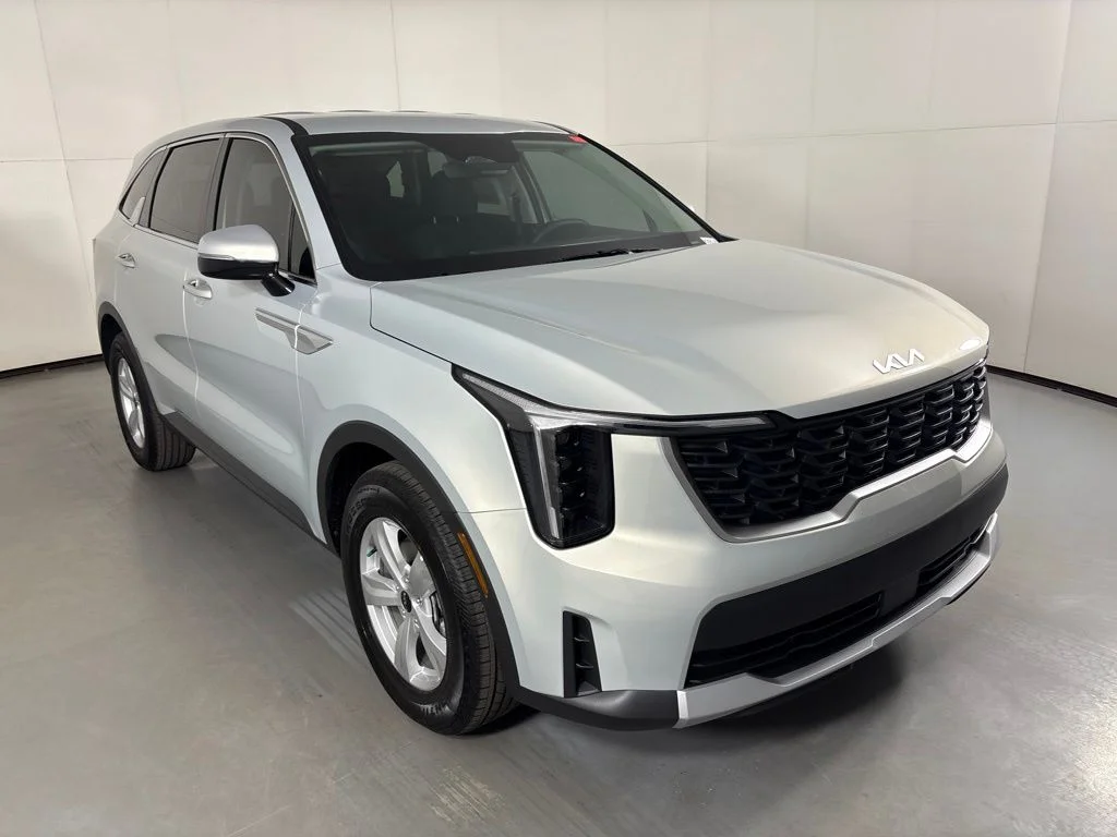 New 2026 Ivory Silver Kia LX image 2
