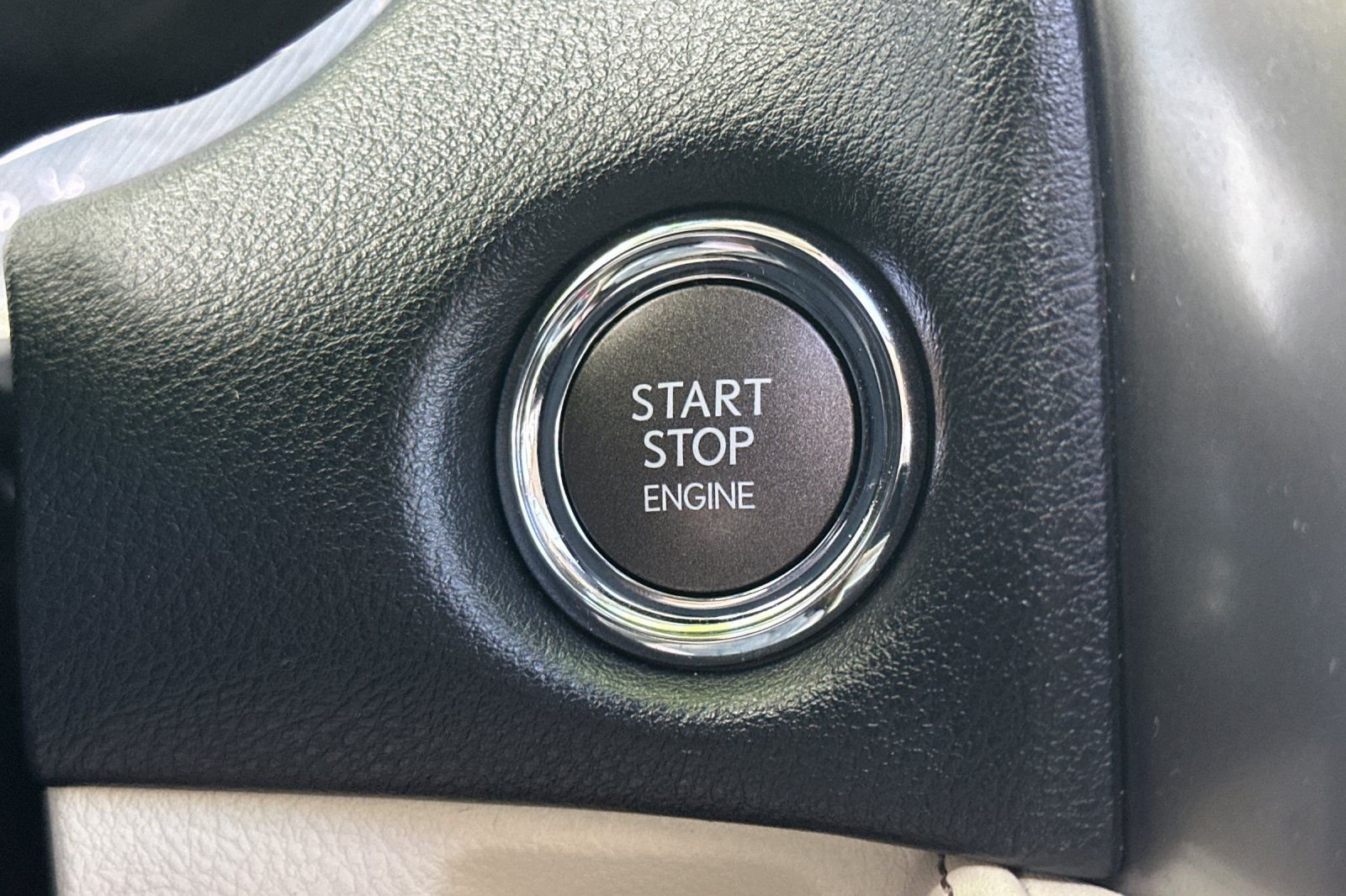 Used 2022 Silver Lexus 460 image 23