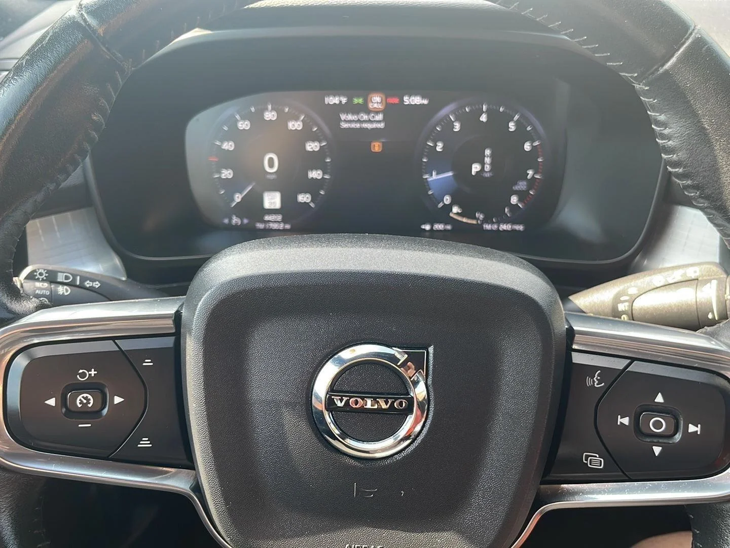 Used 2019 Bright Silver Metallic Volvo Momentum image 26