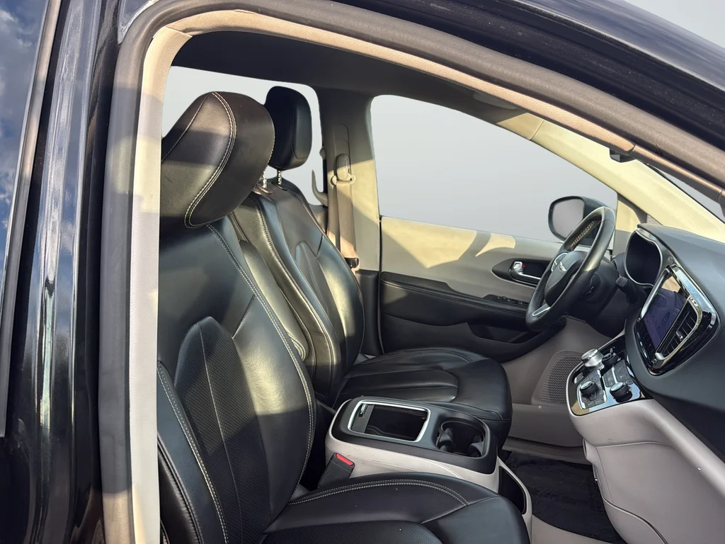 Used 2023 Black Chrysler Touring L image 23