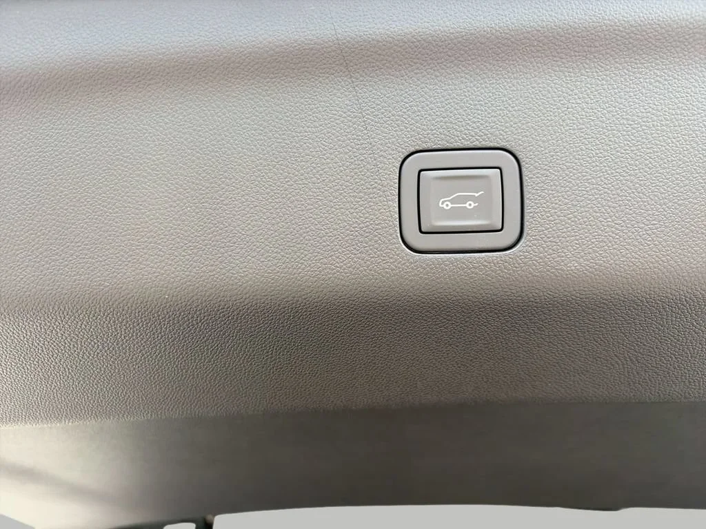 2026 Chevrolet Suburban Z71 - Photo 8
