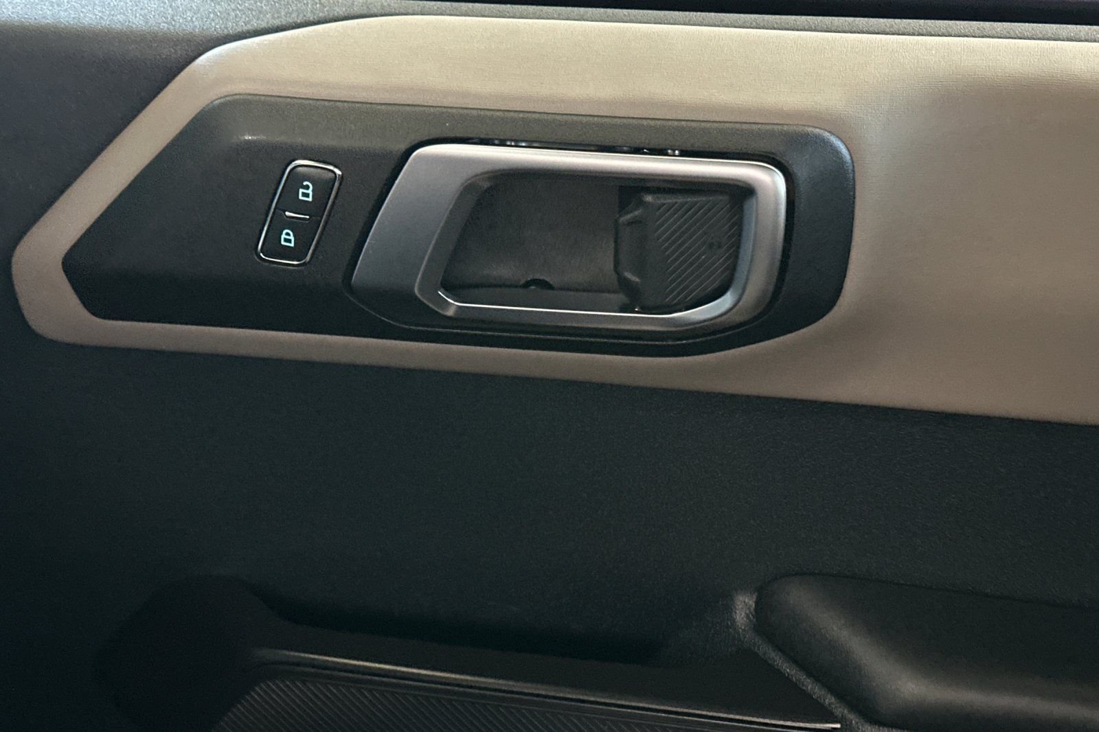Used 2024 White Ford Wildtrak image 18