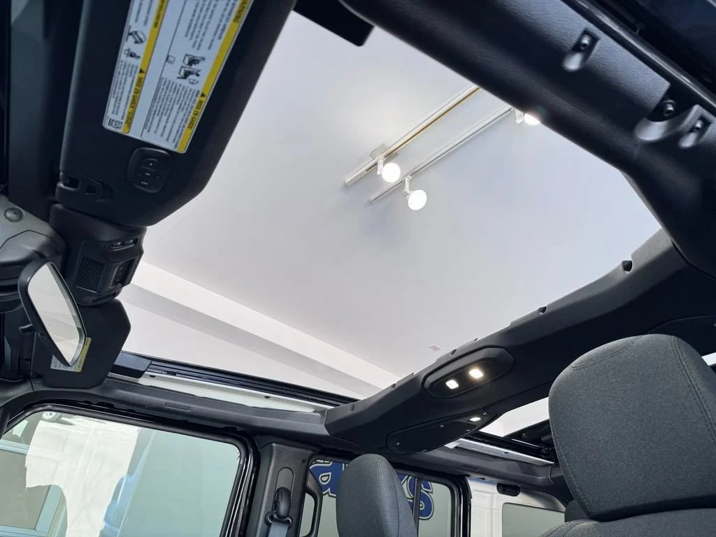 2025 Jeep Wrangler 4-Door Willys - Photo 26