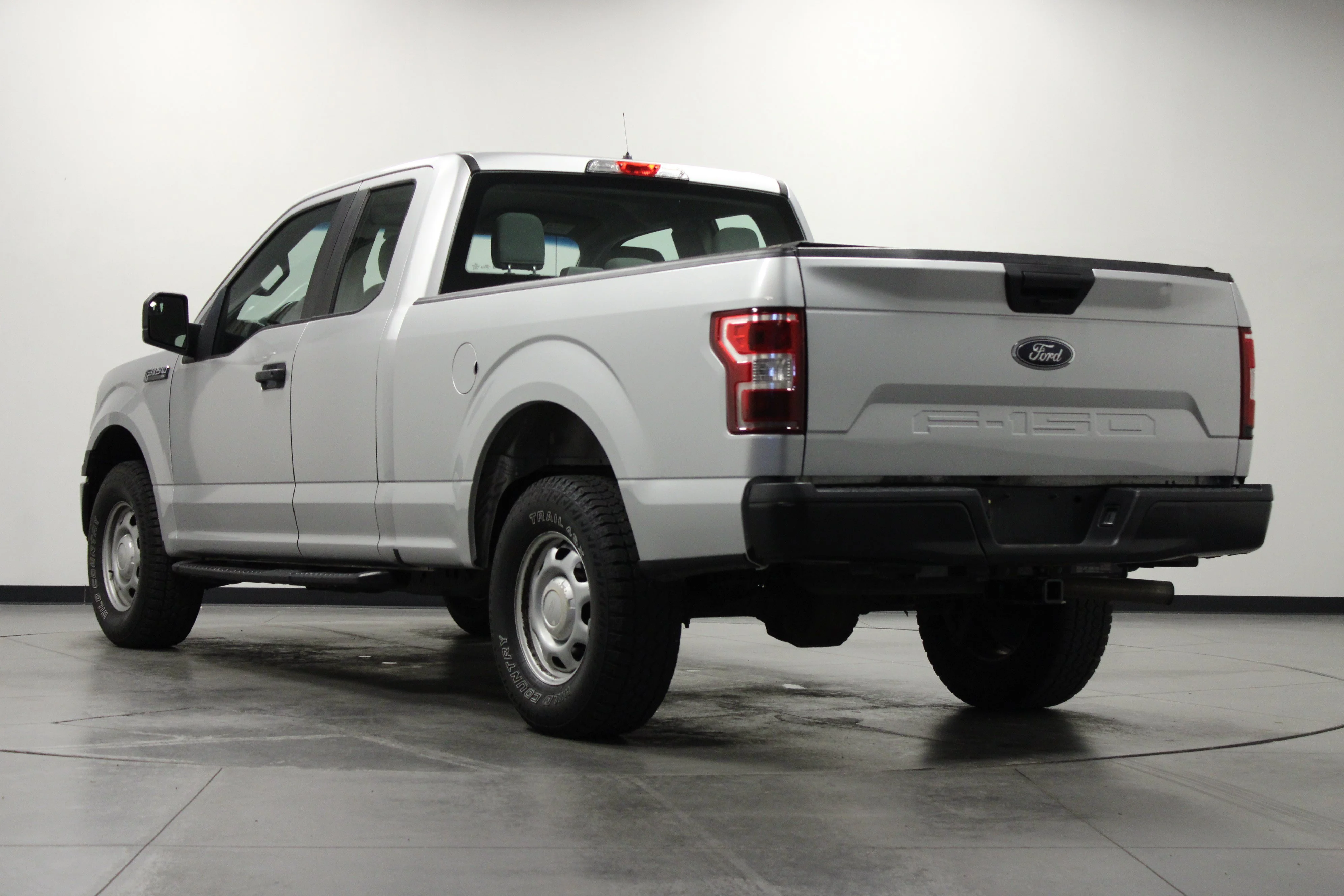 Used 2018 Ingot Silver Metallic Ford XL image 6