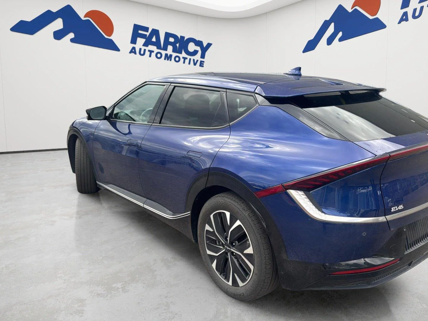 Used 2024 Yacht Blue Kia Wind image 4