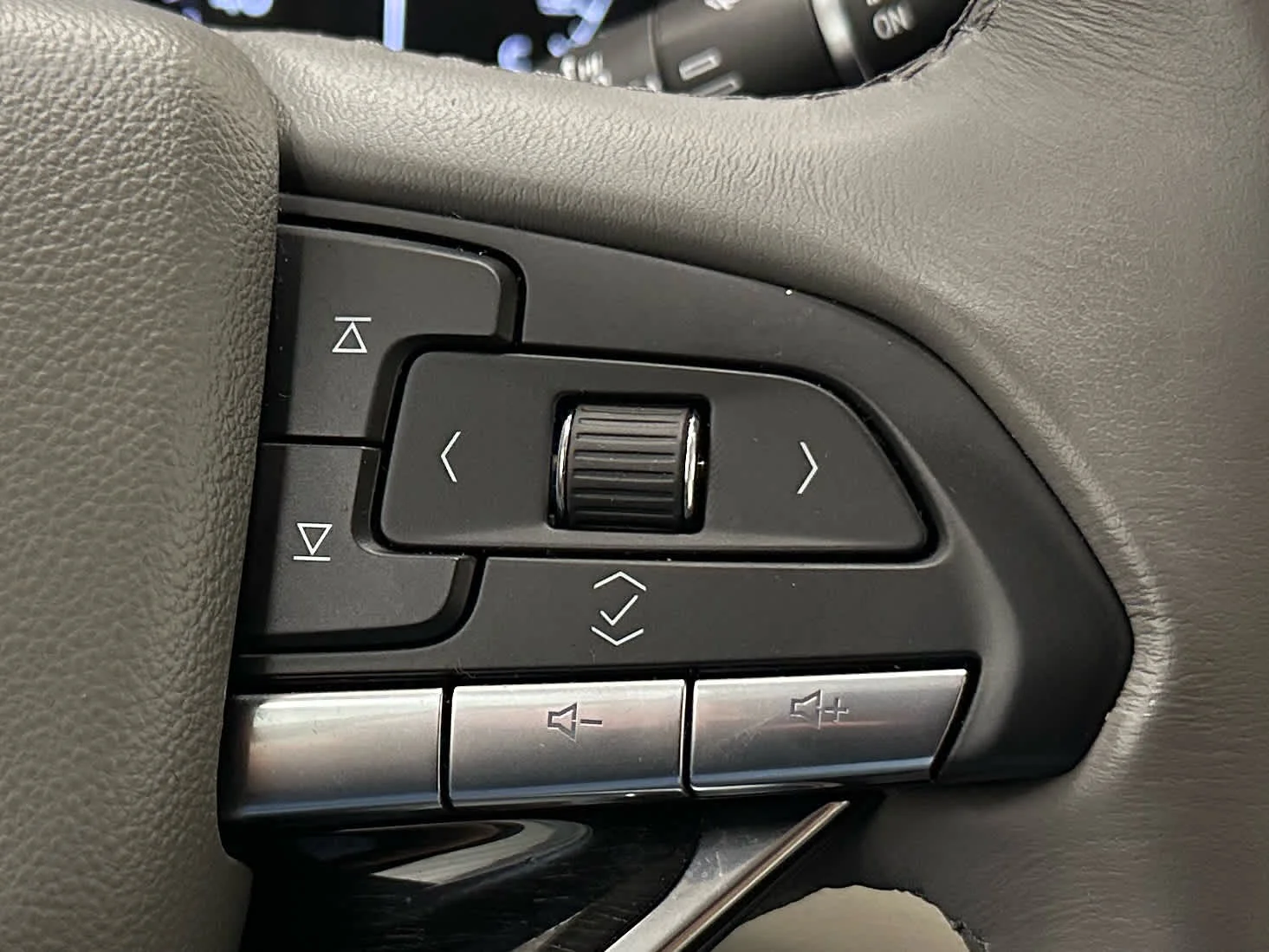 Used 2023 Crystal White Tricoat Cadillac AWD Premium Luxury image 28