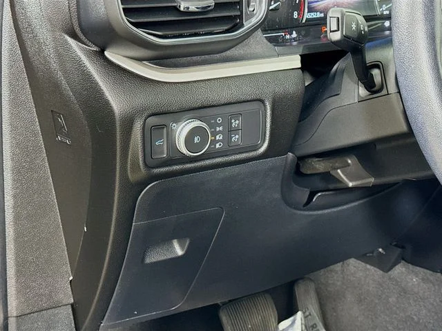 Used 2022 Gray Ford XLT image 10