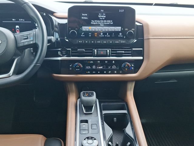 Used 2025 Gray Nissan Platinum image 18