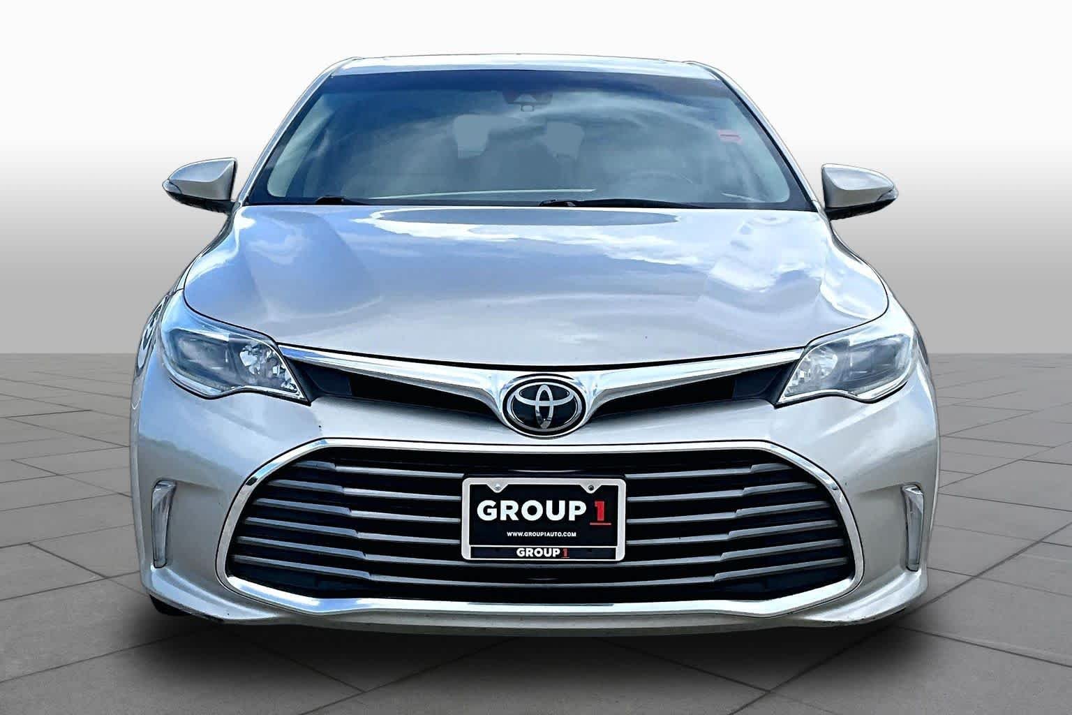 Used 2018 Creme Brulee Mica Toyota Limited image 4