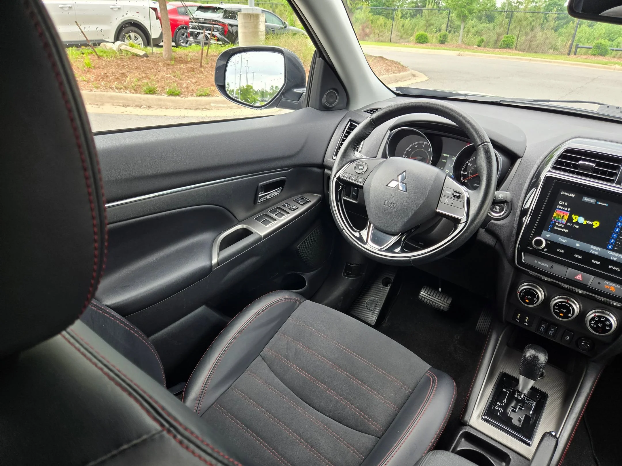 Used 2024  Mitsubishi SE image 9