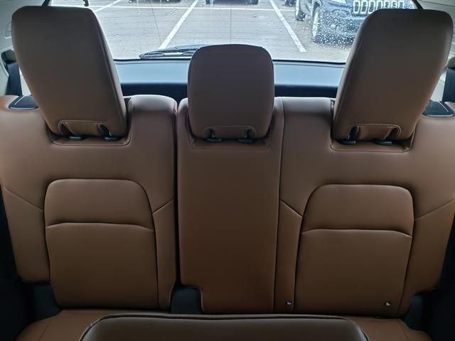 Used 2022 Gray Nissan Platinum image 13