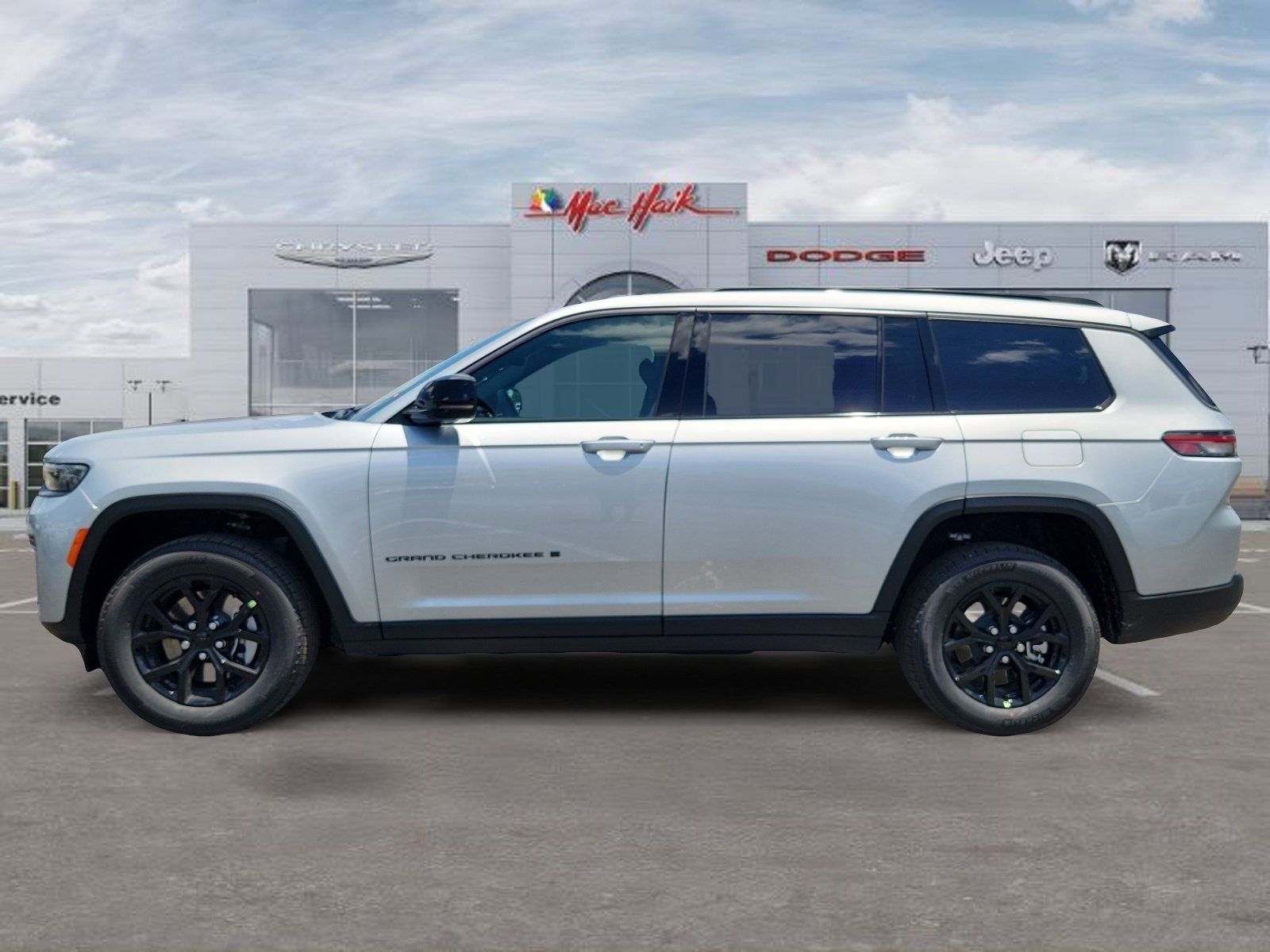 New 2026 Silver Zynith Exterior Paint Jeep Laredo image 2
