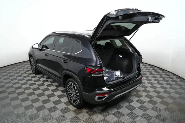 New 2026 Deep Black Pearl Volkswagen SE image 27