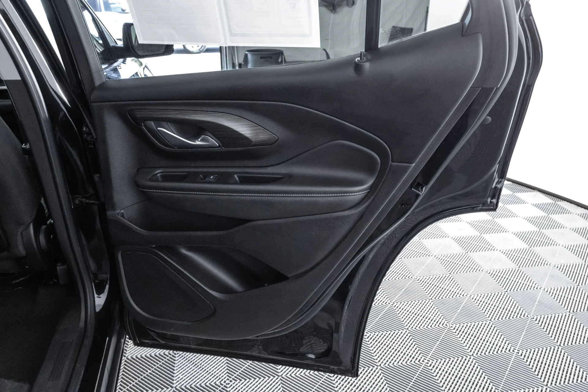 Used 2024 Ebony Twilight Metallic GMC SLE image 39