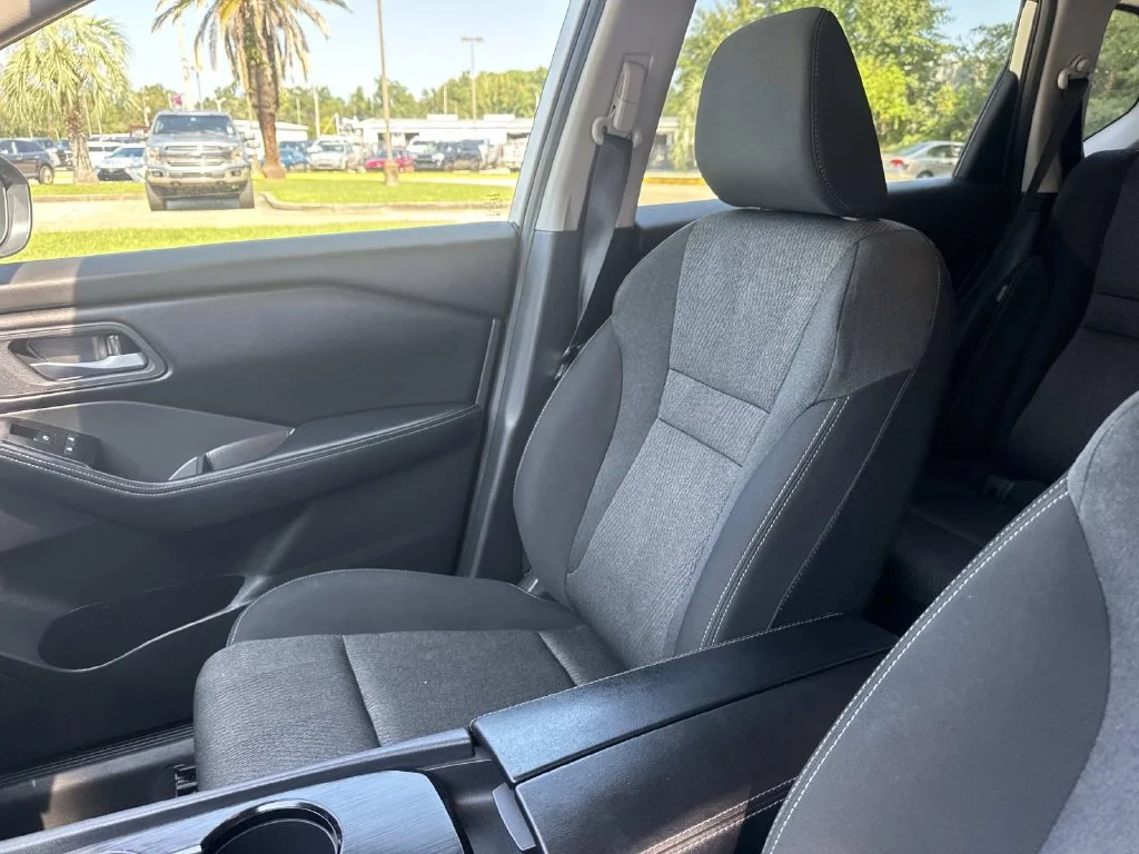 Used 2025 Silver Nissan SV image 31