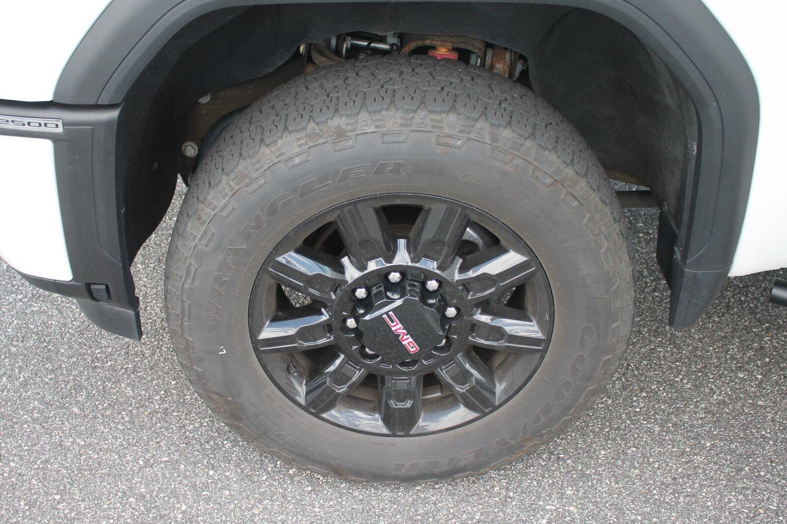 Used 2024 Summit White GMC AT4 image 36
