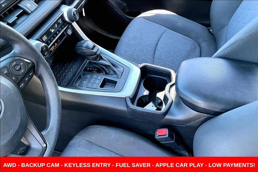Used 2020 White Toyota XLE image 21
