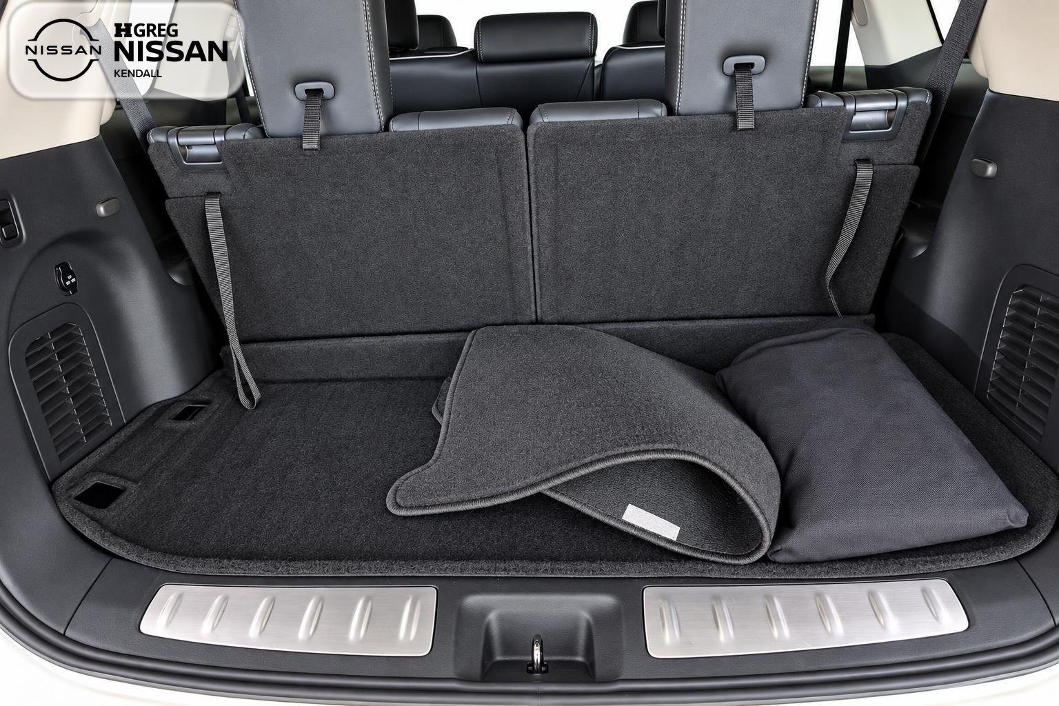 Used 2020 White INFINITI LUXE image 11