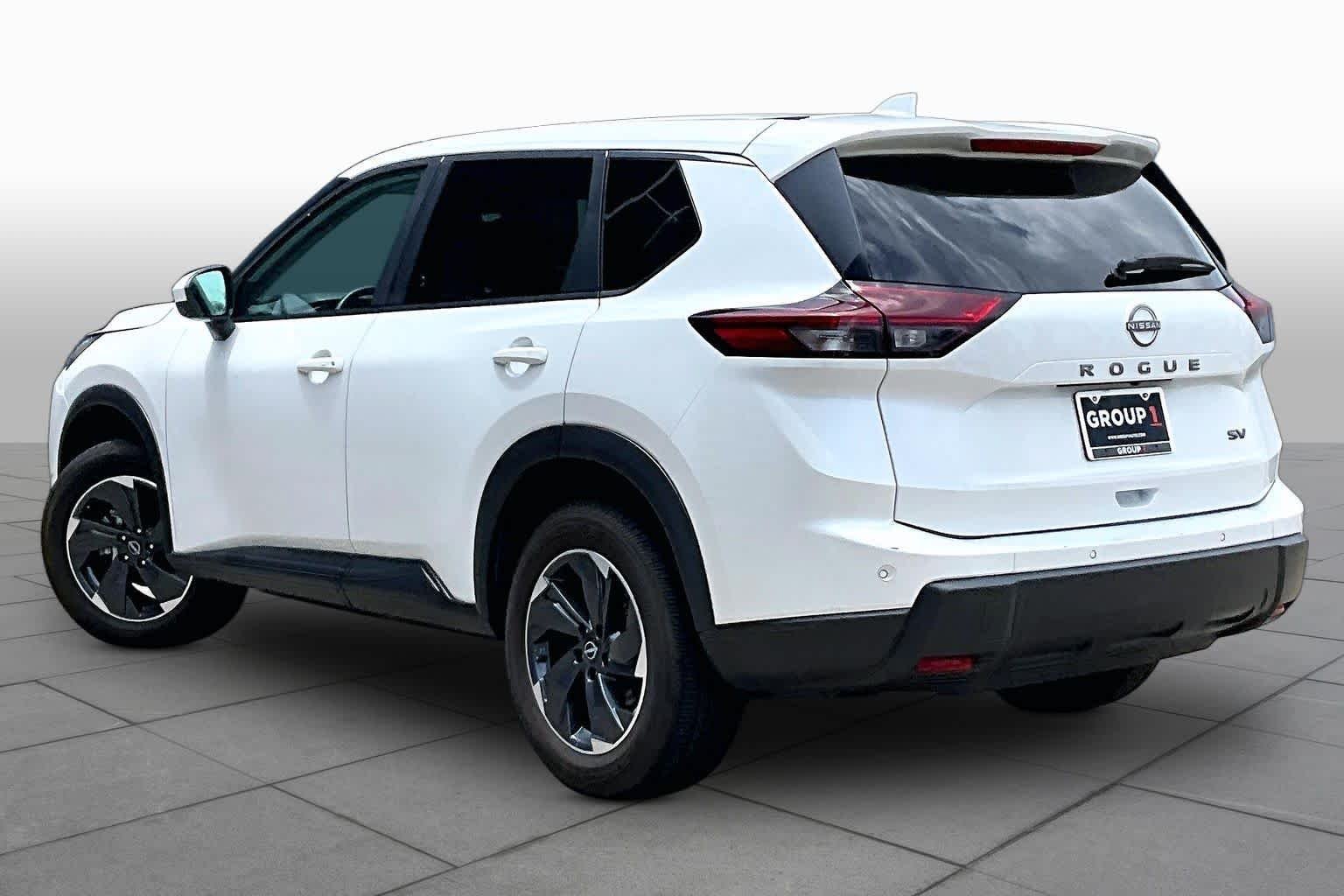 Used 2024 Everest White Pearl Nissan SV image 12