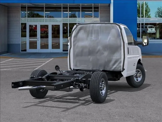 New 2025 Summit White Chevrolet 1WT image 4