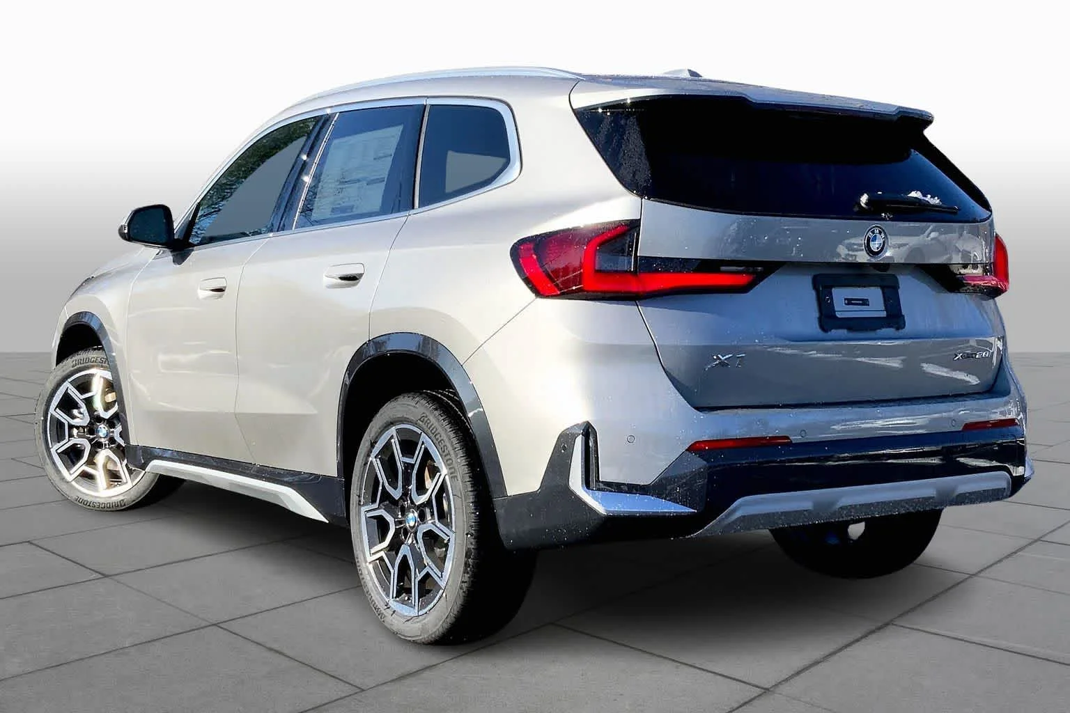 Used 2026 Space Silver Metallic BMW xDrive28i image 12