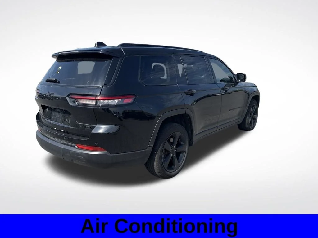 Used 2023 Diamond Black Jeep Limited image 4