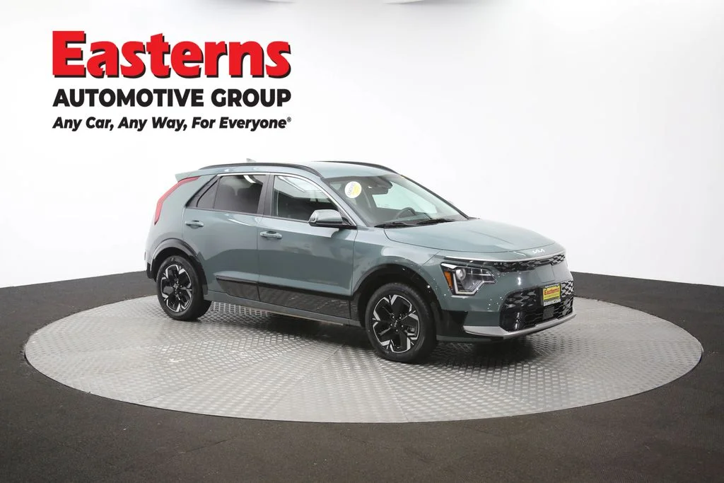 Used 2023 Green Kia Wind image 49
