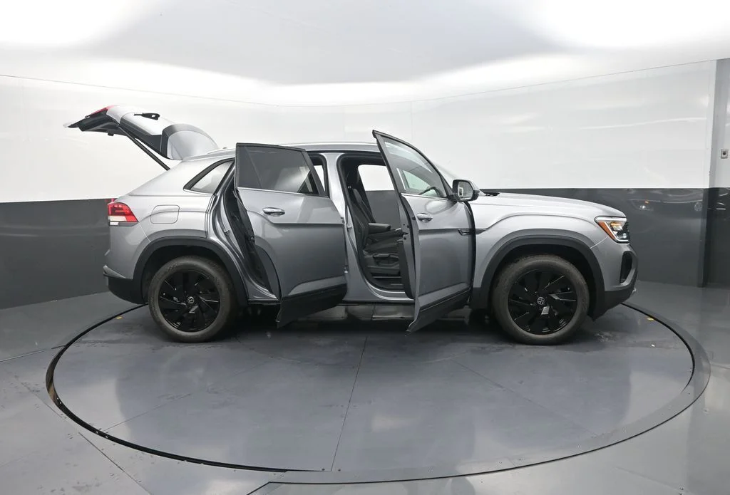 New 2026 Silver Volkswagen 2.0T SE w/Technology image 37