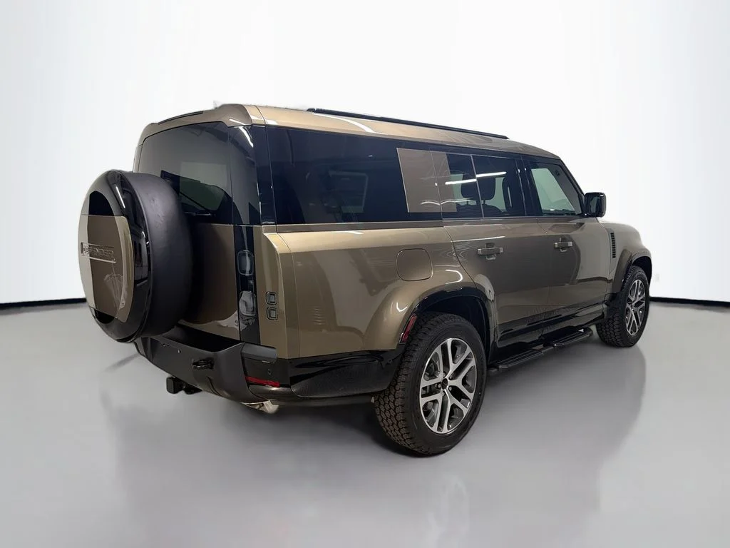 New 2026 Gondwana Stone Metallic Land Rover X-Dynamic SE image 9