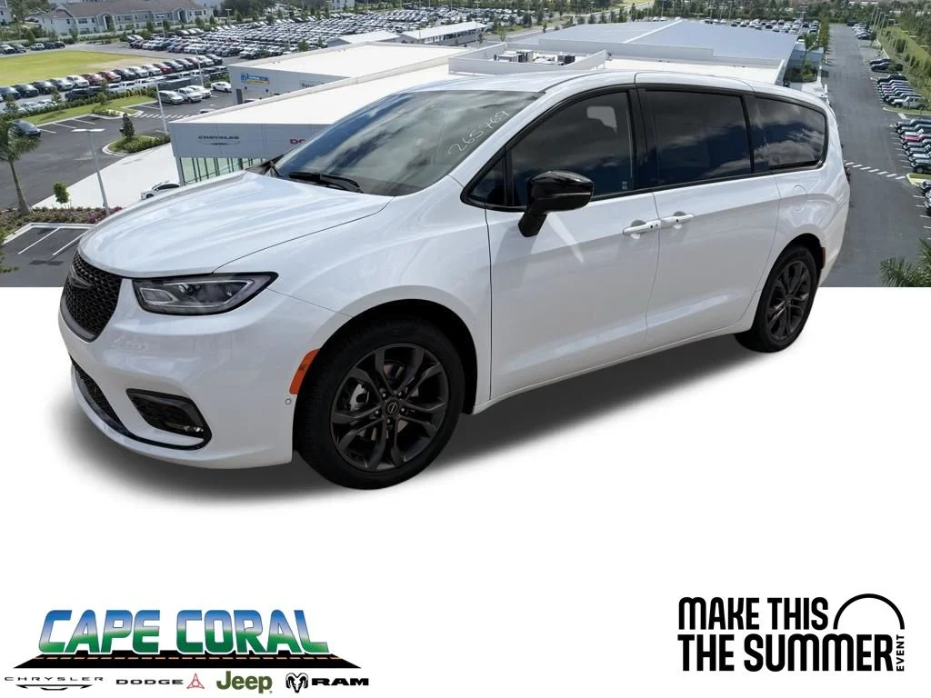 2026 Chrysler Pacifica Select's photo