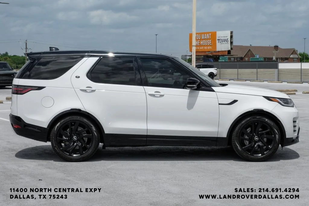 Used 2025 White Land Rover Dynamic SE image 4