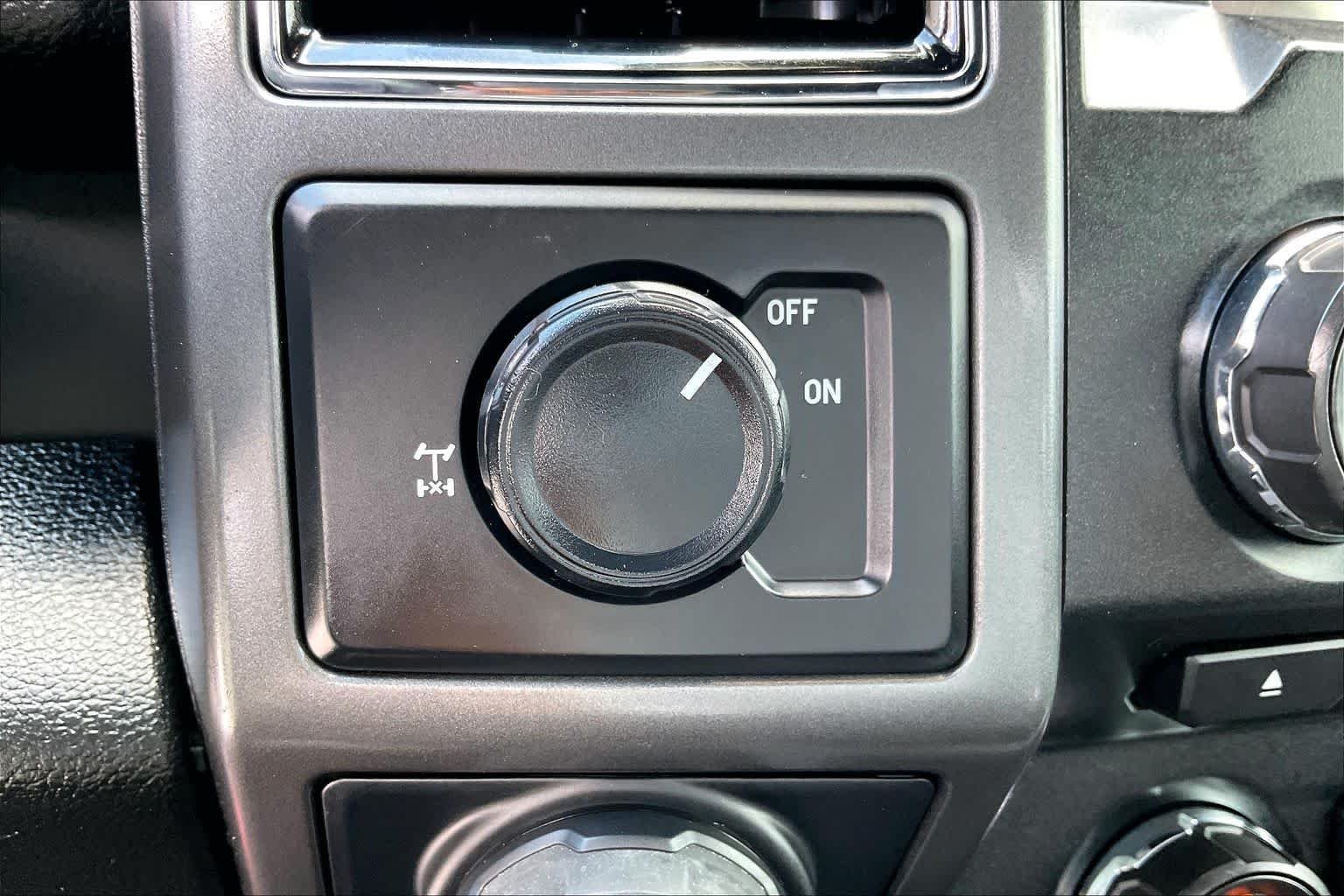 Used 2018 Oxford White Ford XLT image 33