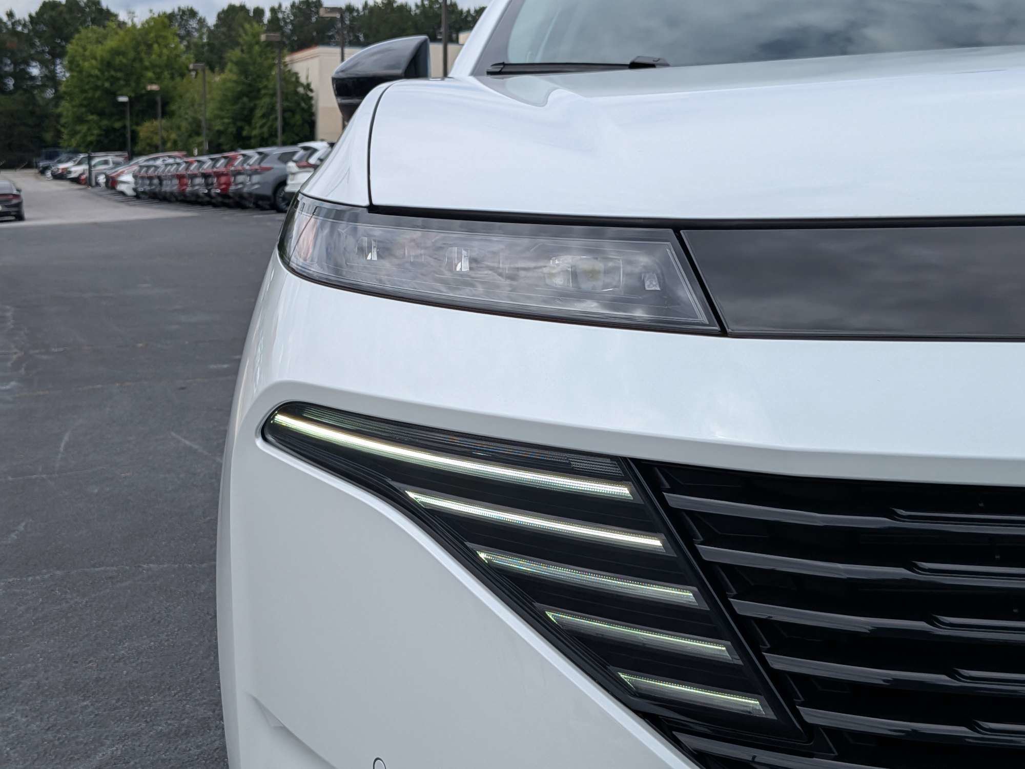 New 2026 White Nissan SL image 8