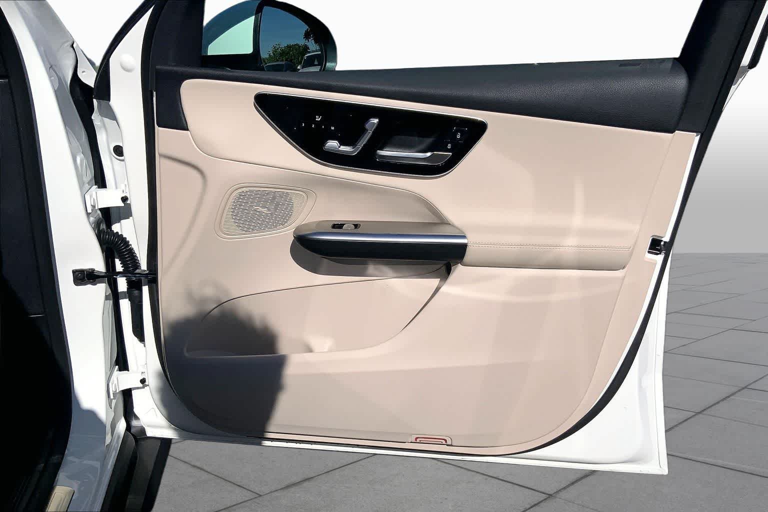 Certified Used 2026 Polar White Mercedes-Benz GLC 300 image 22