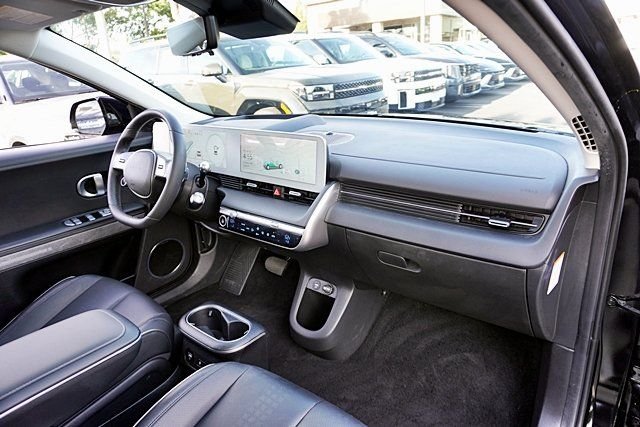 Used 2024 Black Hyundai Limited image 10