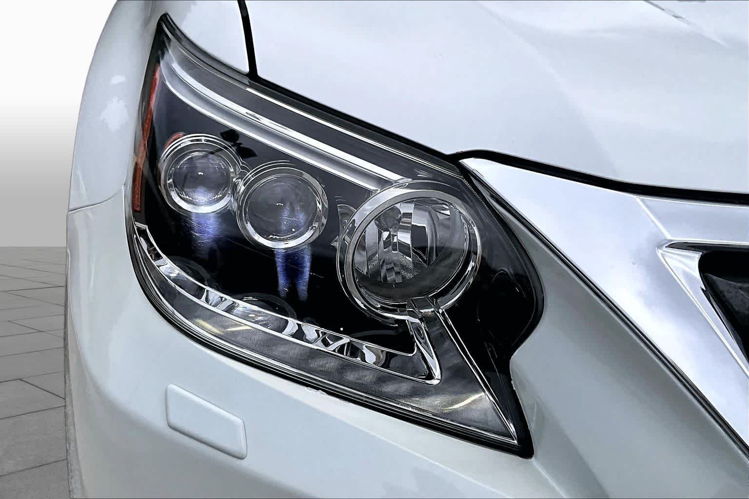 Used 2019 Starfire Pearl Lexus Premium image 28