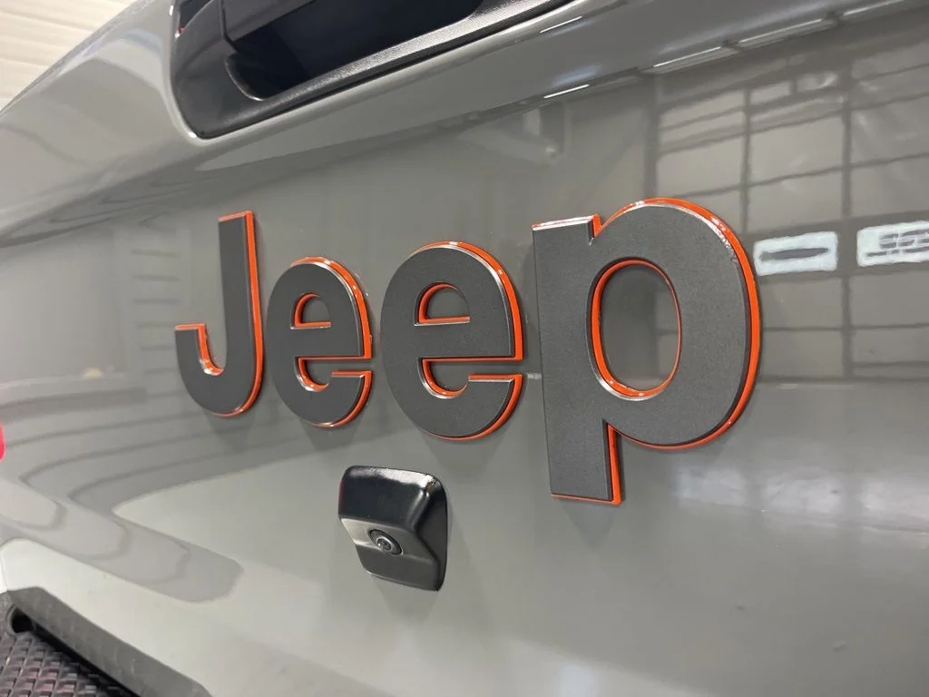 Used 2021 Sting-Gray Clearcoat Jeep Mojave image 43