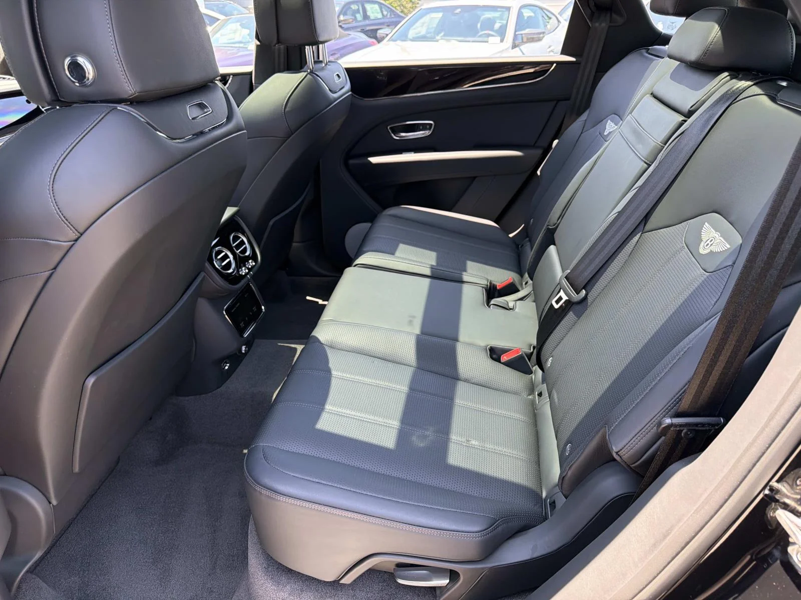 2024 Bentley Bentayga - Photo 12