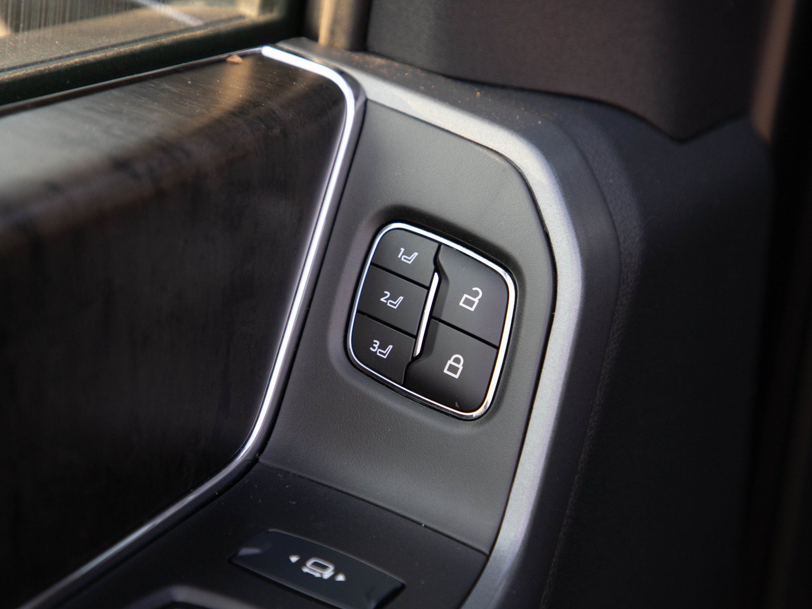 Used 2024  Ford  image 24