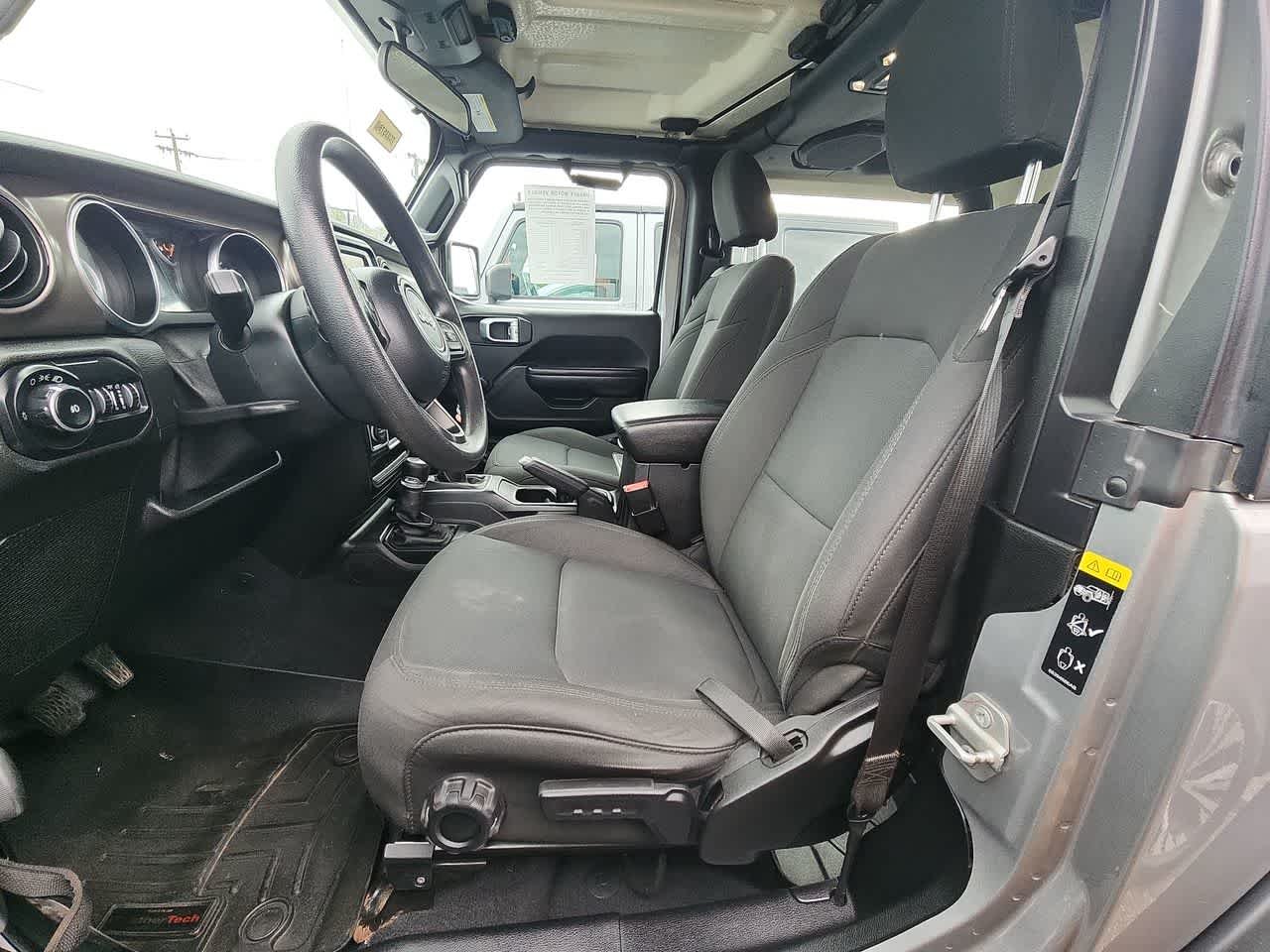 Used 2020 Billet Silver Metallic Clearcoat Jeep Sport image 5