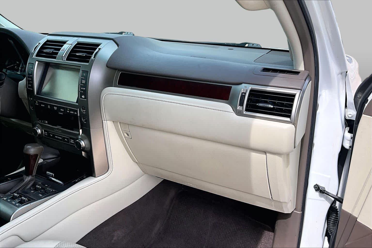 Used 2018 Starfire Pearl Lexus Luxury image 19