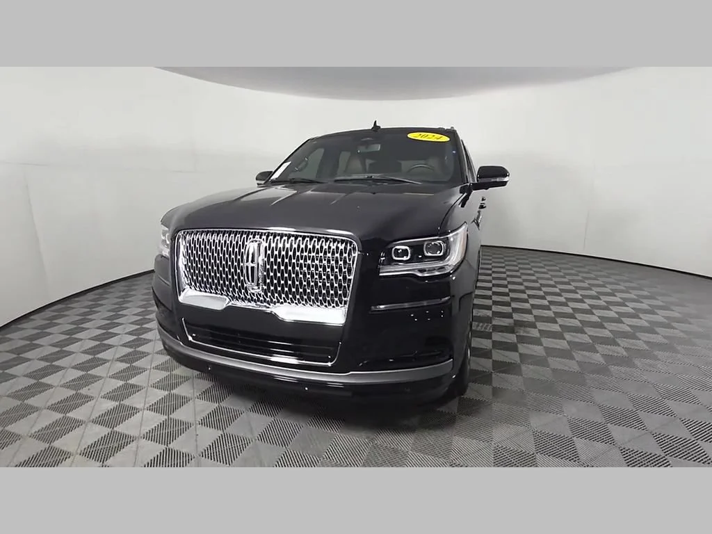 Used 2024 Black Metallic Lincoln Reserve image 50