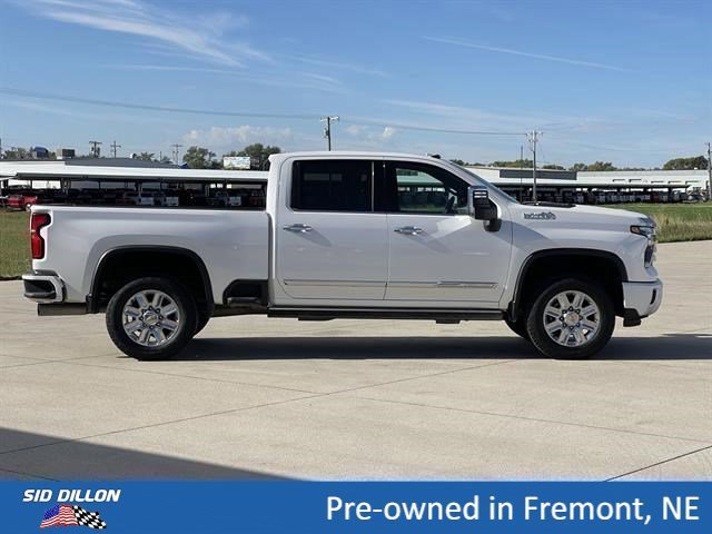 Used 2025 Iridescent Pearl Tricoat Chevrolet High Country image 5