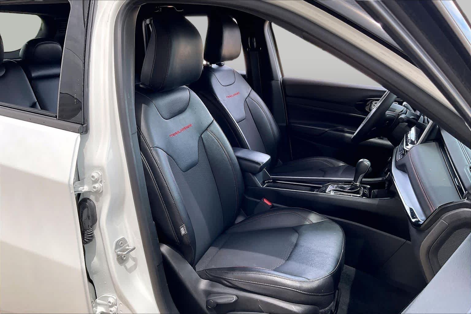 Used 2025 Bright White Clearcoat Jeep Trailhawk image 9