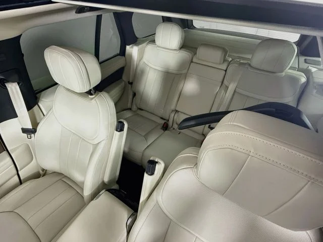 New 2026 Santorini Black Land Rover SE image 14