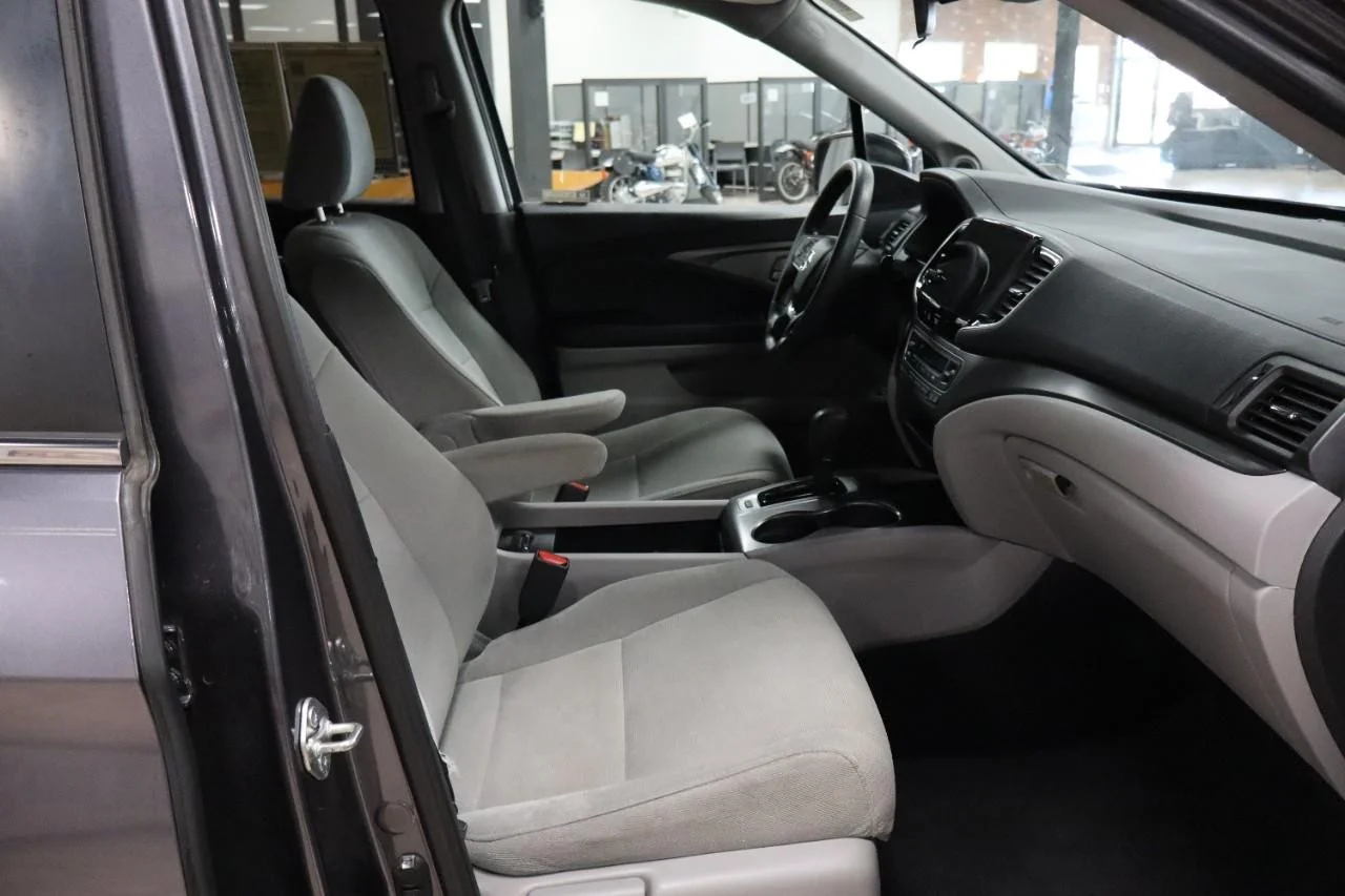 Used 2019 Modern Steel Metallic Honda EX image 25