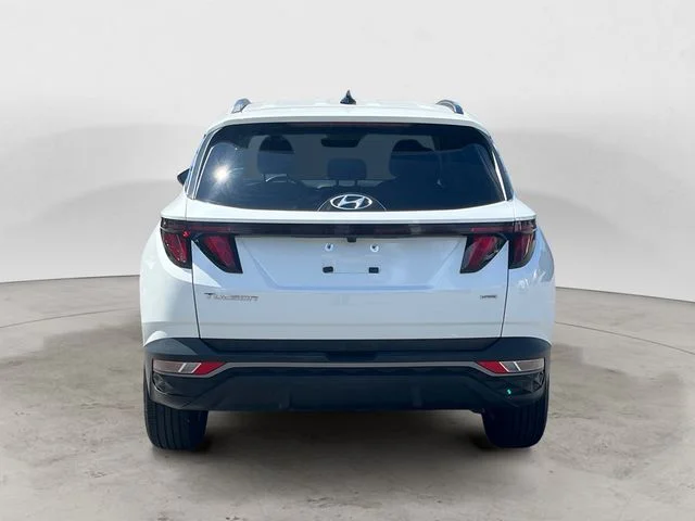 Used 2024 White Hyundai SEL image 4